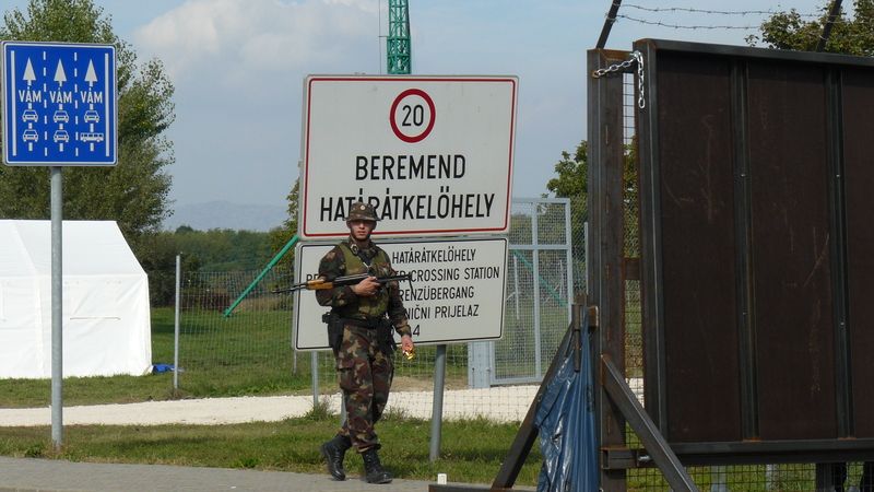 Maďaři zadrželi na hranicích rekordní počet migrantů